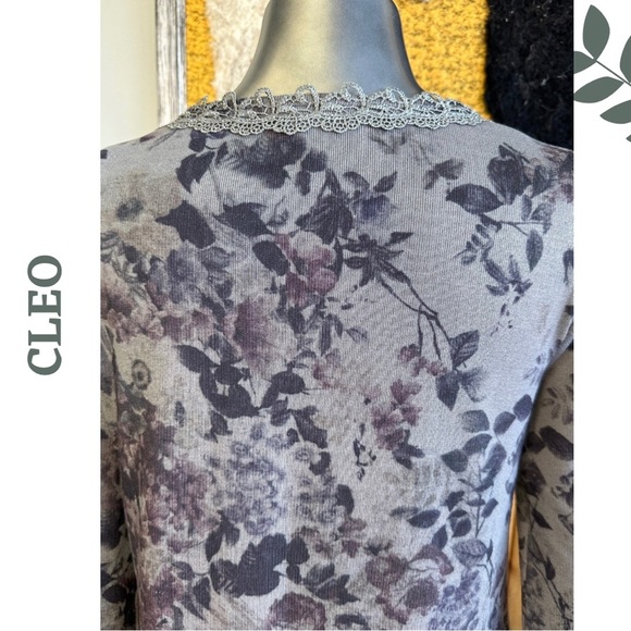 Cleo Floral Tunic Top, Lace Trim Neck & Layered Hem, Gray Small - Picture 9 of 10